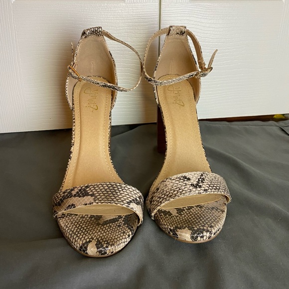 Y-not snakeskin high heels - Picture 2 of 6